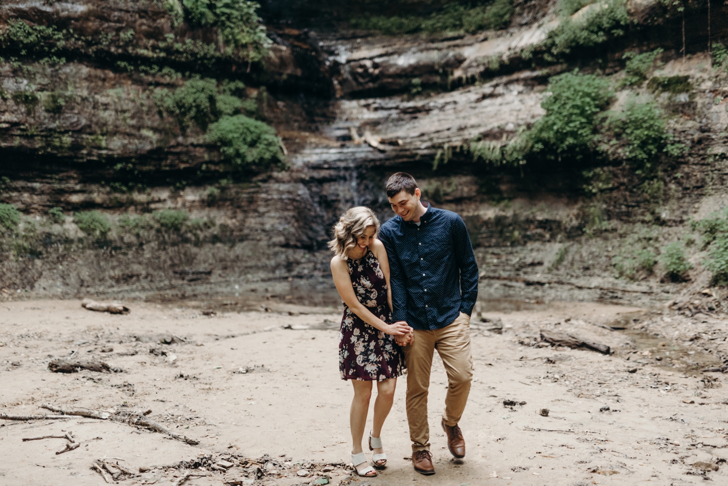 Sunny engagement at Devil's punch bowl photos in Menomonie Wisconsin tom thornton photography