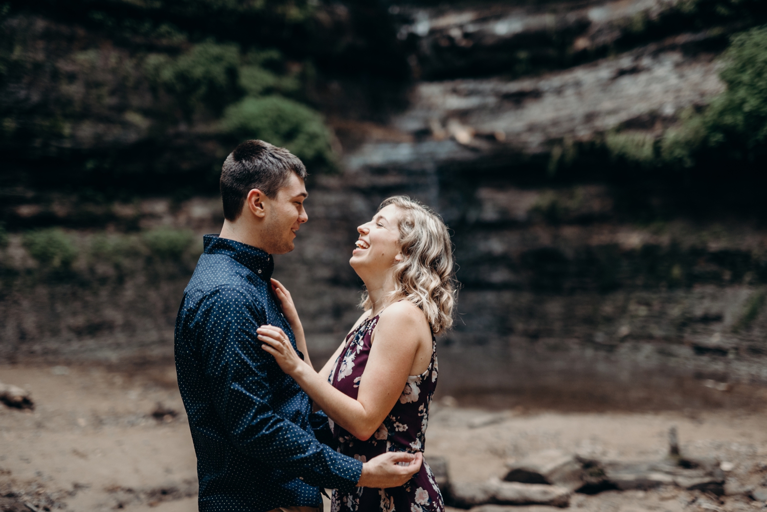 Sunny engagement at Devil's punch bowl photos in Menomonie Wisconsin tom thornton photography