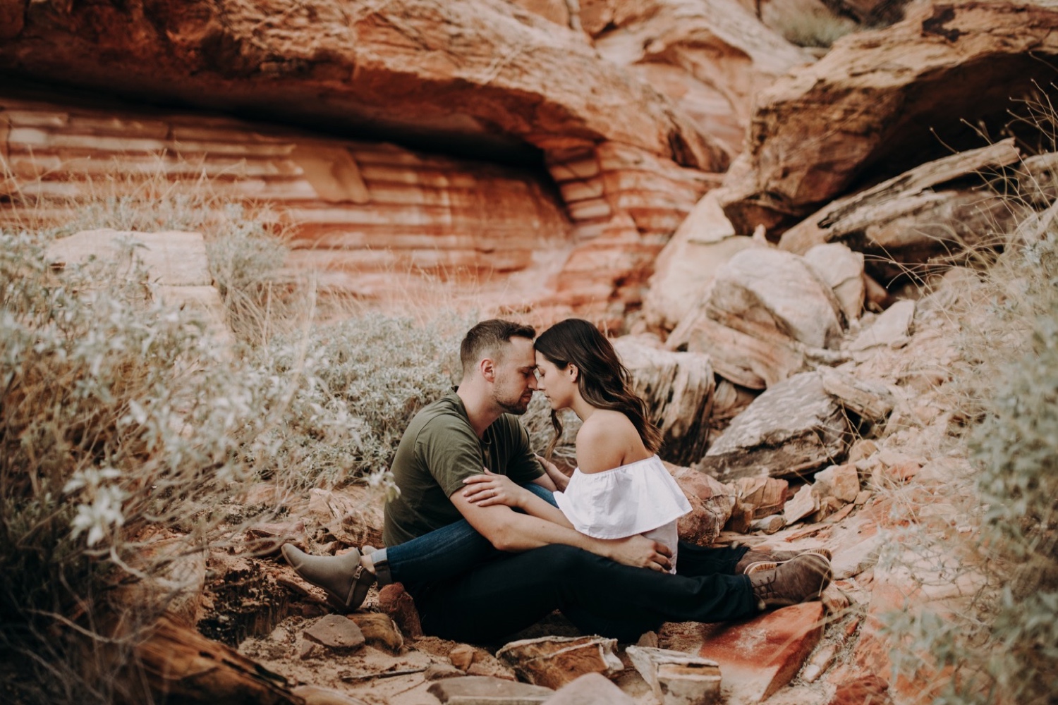Cuddling engagement photos in Las Vegas Nevada 