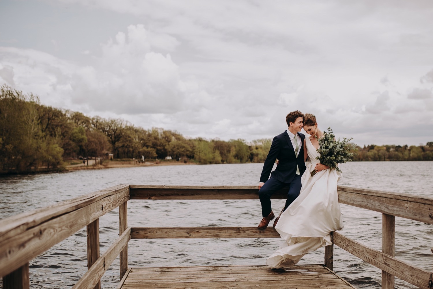 Bride and groom portraits at Lake harriet in minnesota. Minneapolis wedding photography.