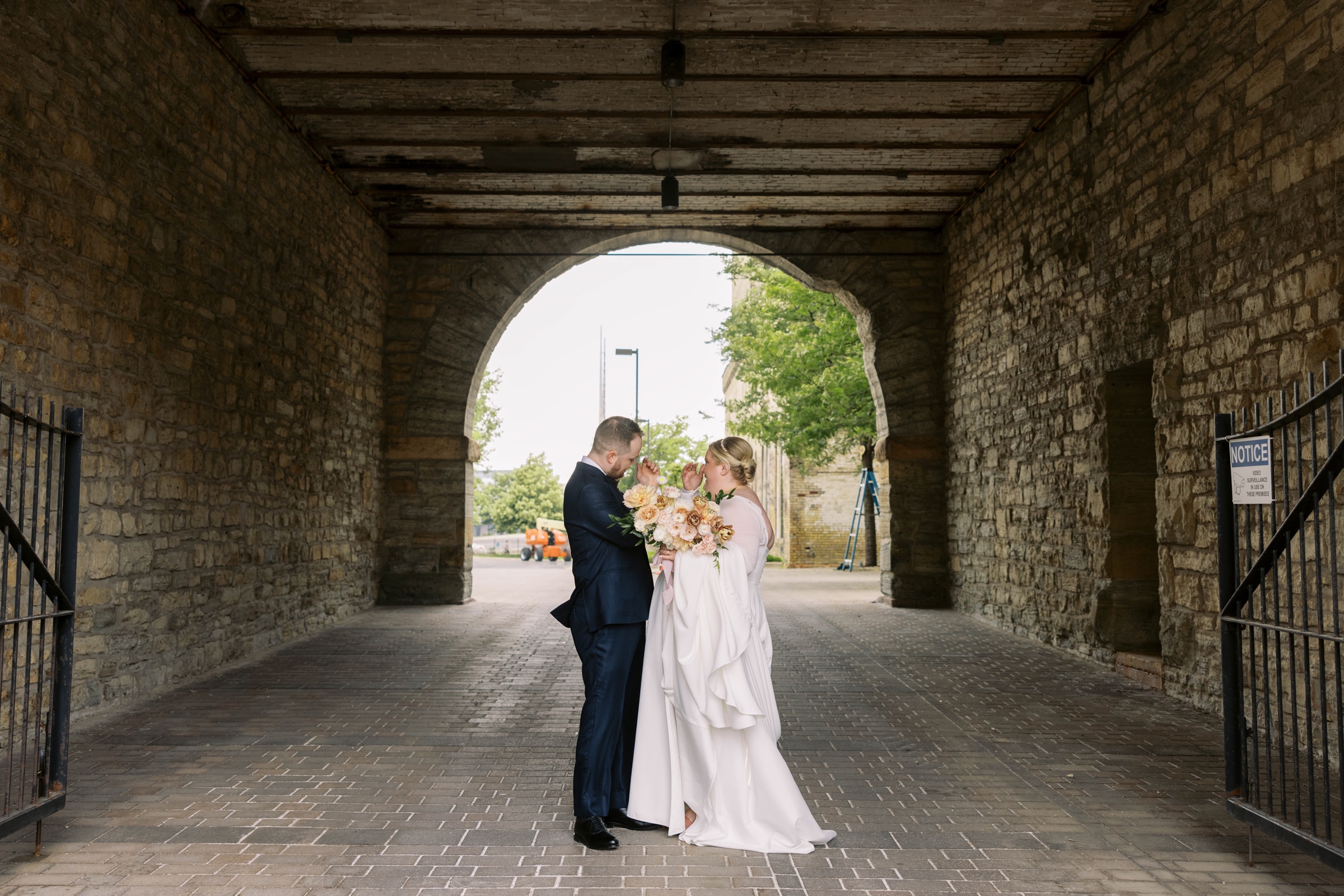 Twin Cities documentary wedding photography tom Thornton photography in the rain