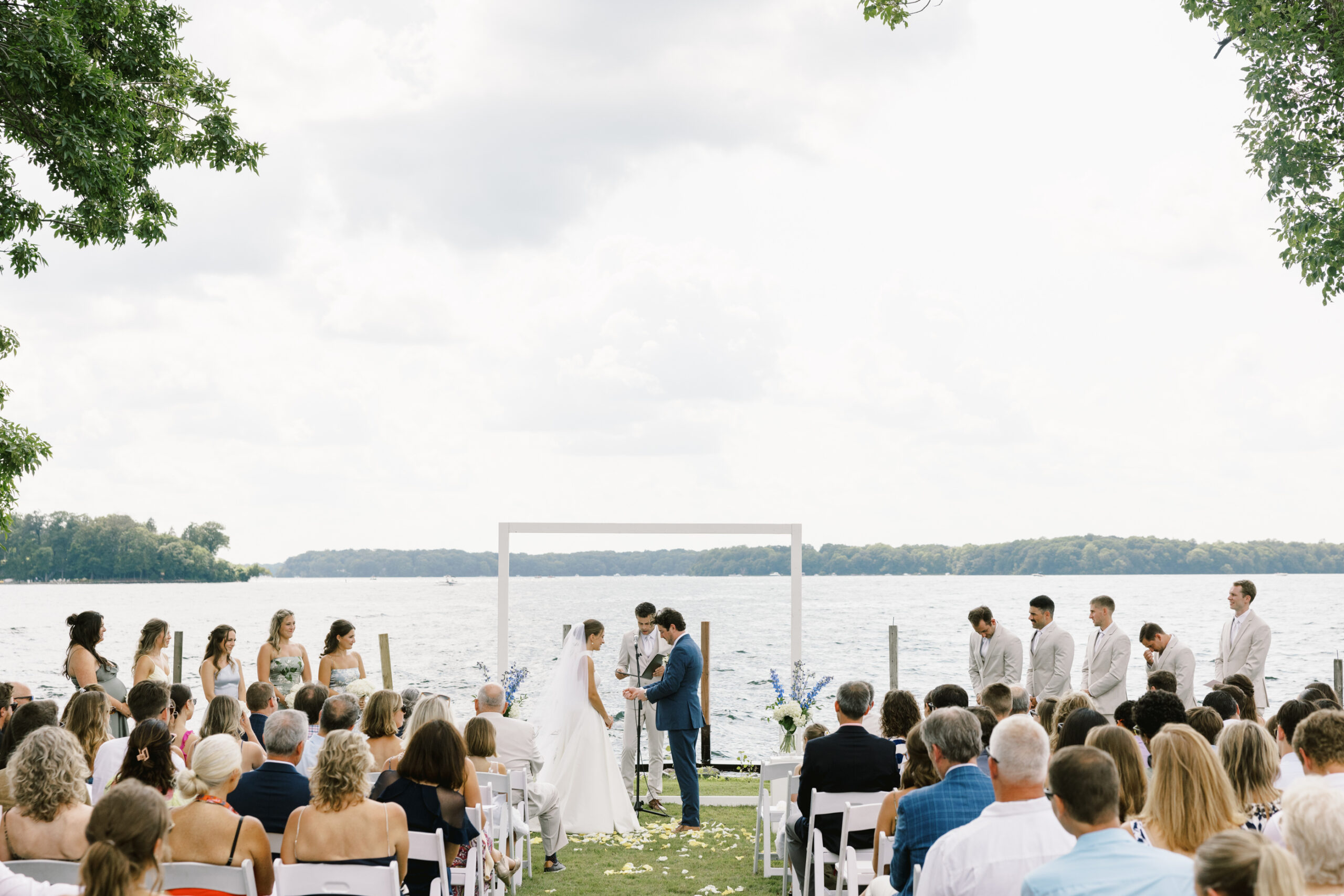 ceremony at lake minnetonka yacht club
